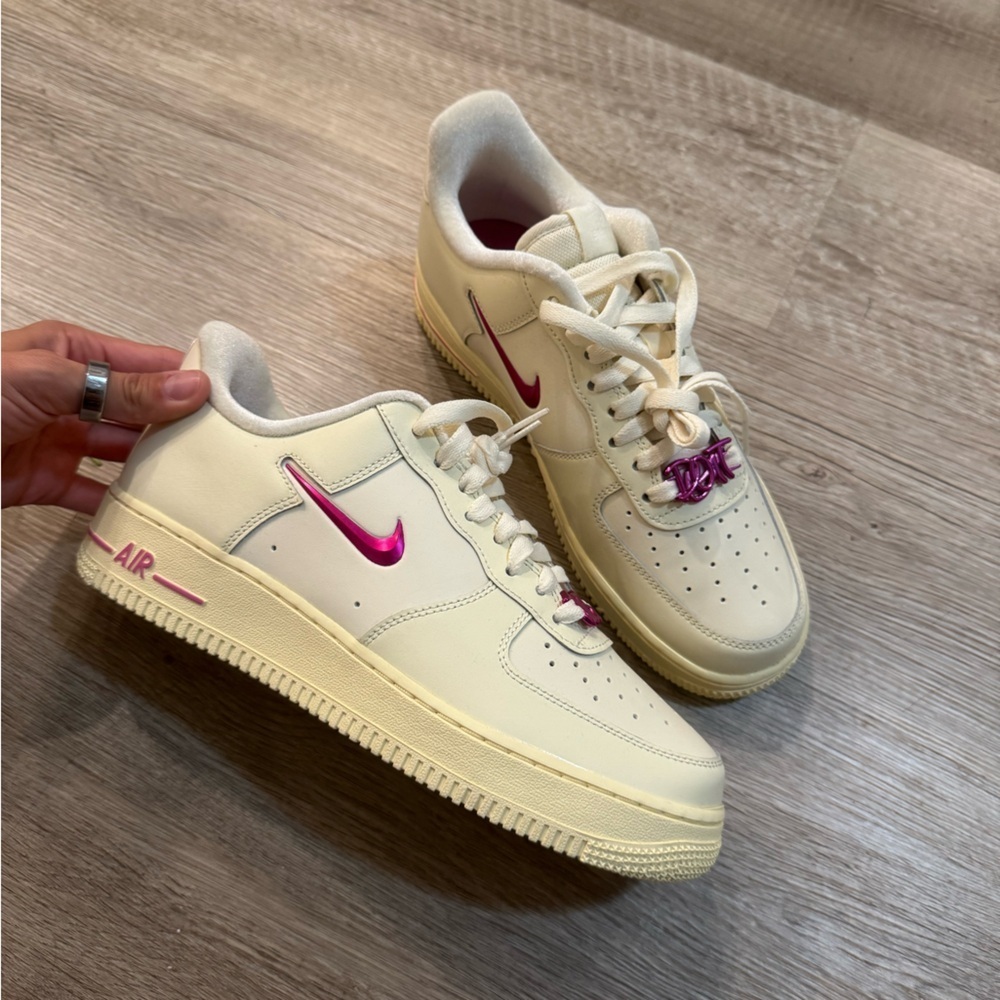 Brand New Nike Air Force 1 07 Se Sneaker  Coconut Milk Playful Pink